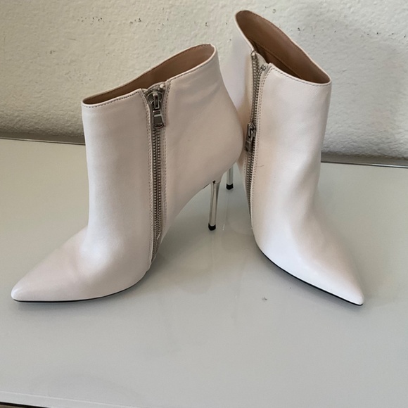 NWOB Steve Madden DANYA white leather bootie  boots♥️😍😍😍 size 8 - Picture 3 of 15